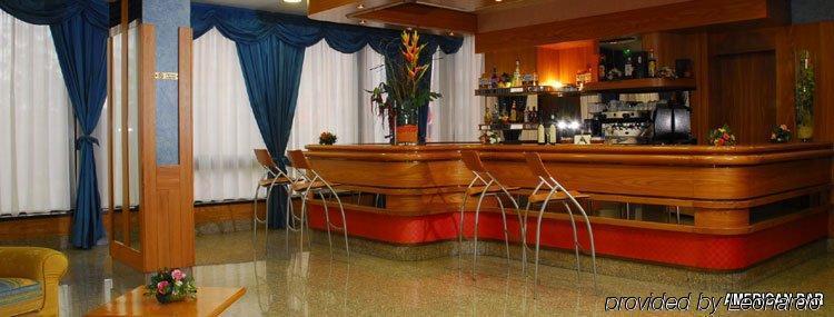 Hotel Sailing Center 말세진느 레스토랑 사진